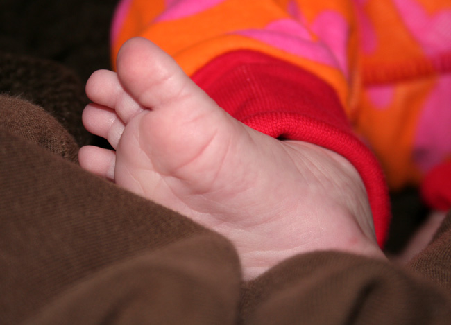 Moas adorable foot!