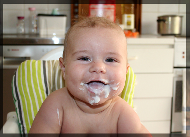 Axel eating porridge!